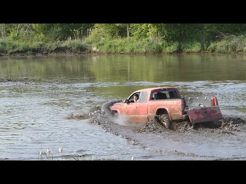 EXTREME 4X4 OFF-ROAD DODGE RAM Guy Mudding - Dodge Ram 1500 Mud bogging -  YouTube