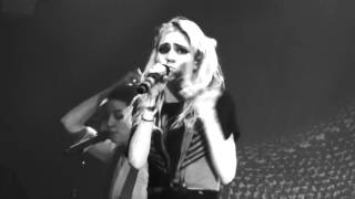 Video thumbnail of "Grimes - Kill V. Maim (Live at Paradiso Amsterdam, 28 Feb 2016)"