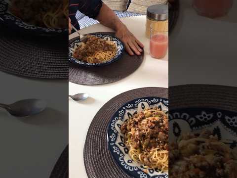 Macarrão com carne moída pra o almoço de hoje 🙏👵❤️