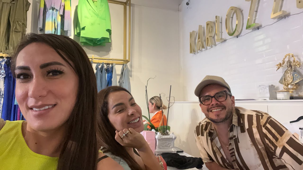 Visitando a Karlozermeño preparando maletas para viajar