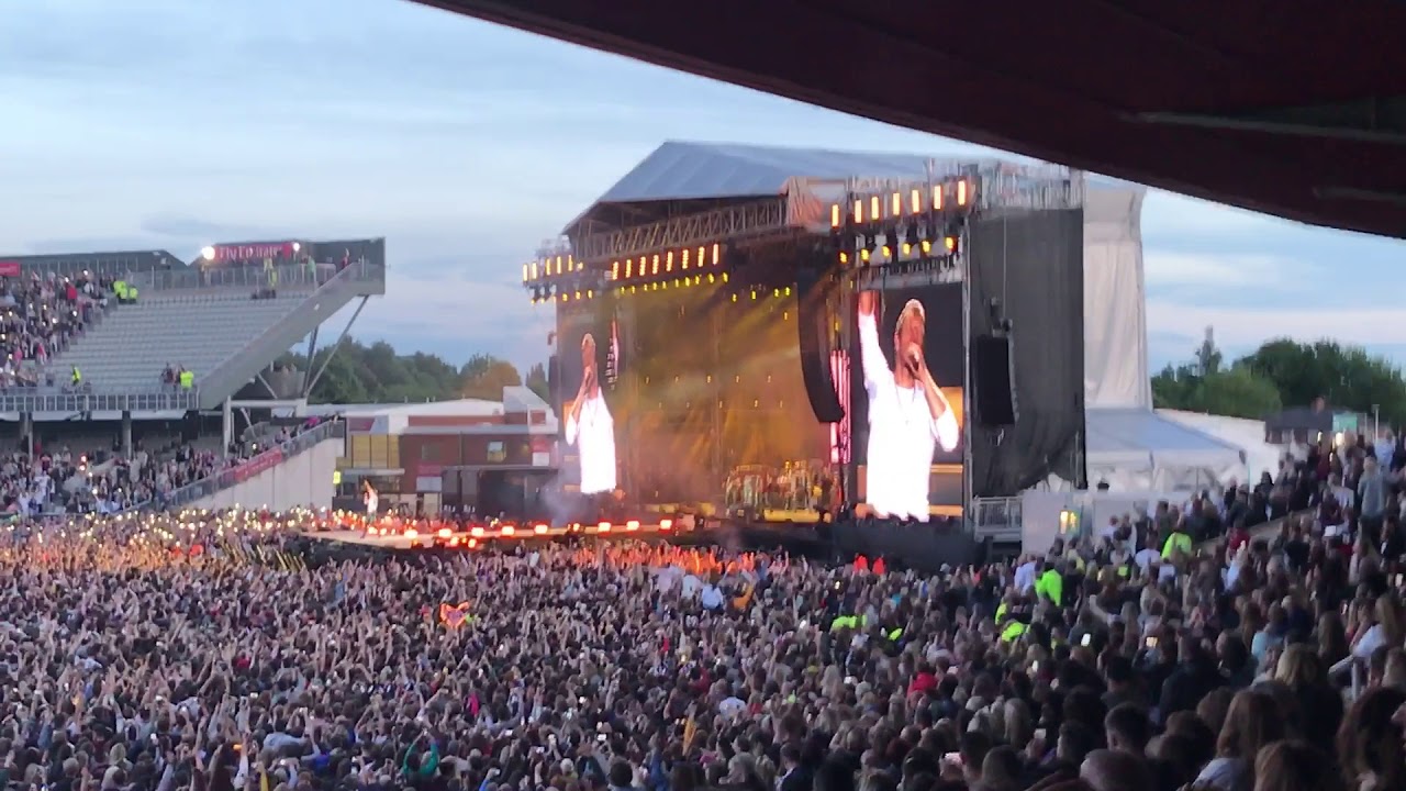 Coldplay- Fix You (One Love Manchester 04/06/17) Coldplay- Fix You (One Love Manchester 04/06/17)