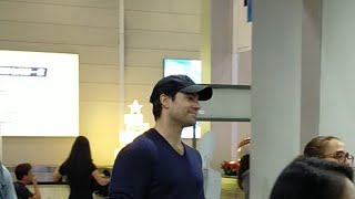 Henry Cavill (The Witcher) Arrived in Manila Resimi