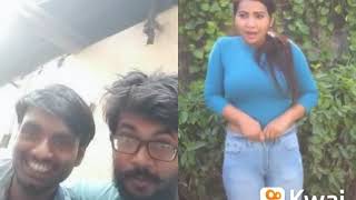 Ladki chut dikha rahi hai