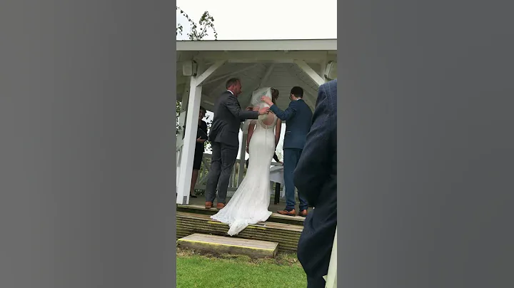 Dog barks during the objection period of a wedding ceremony| CONTENTbible #Shorts - DayDayNews