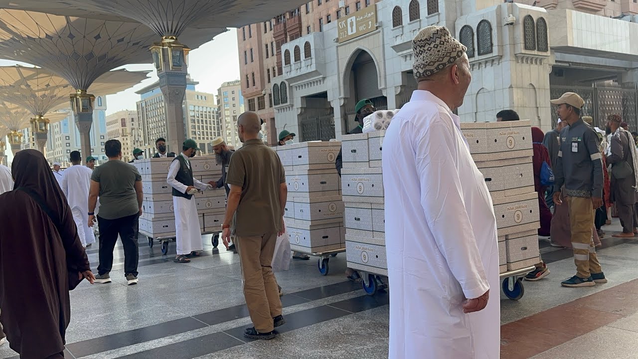 توزيع الإفطار في المسجد النبوي 
