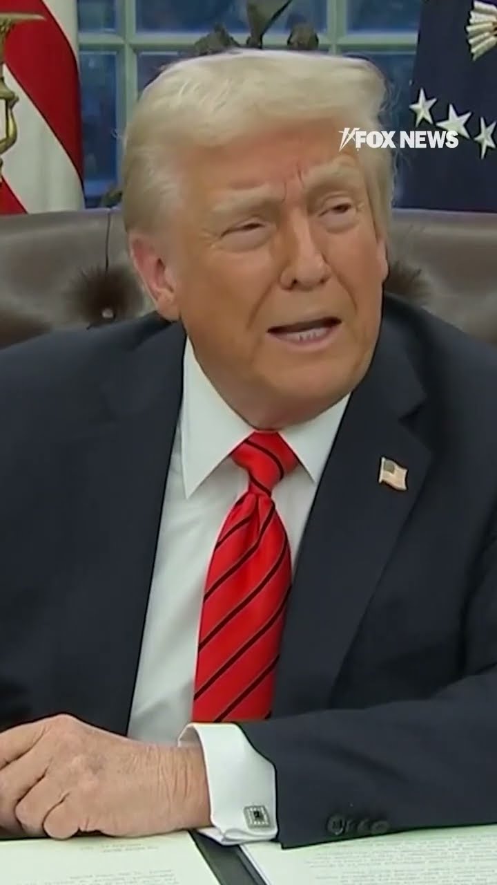 Trump signs executive order directing government to start using plastic straws again
