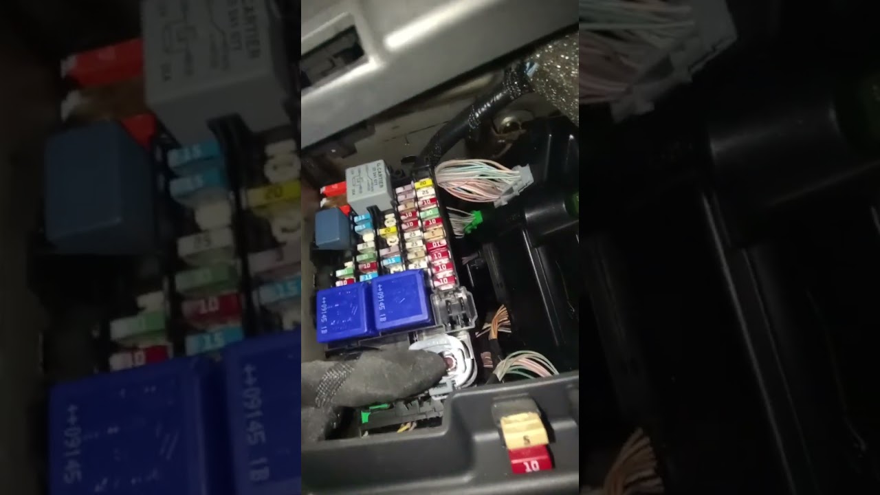 renault megane 2010 cigarette lighter fuse location Where is the internal fuse box located in the Renault Megane? (With video)