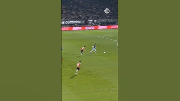 Youri Regeer providing the assist for Mika Godts 🤝