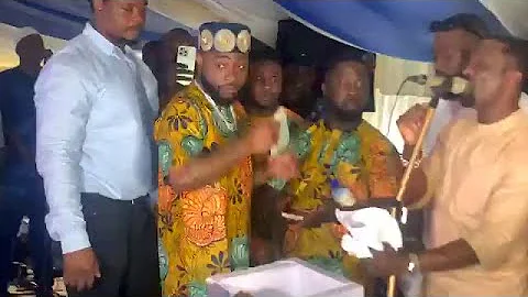 Moment Davido rain money on Sule Alao Malaika @ Fidau prayer of Alhaja Hajara Amoke Akinleye