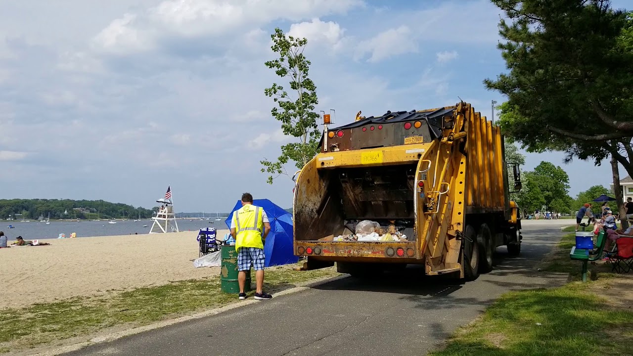 OYSTER BAY, NEW YORK - GARBAGE PICKUP BY WATERFRONT - MEMORIAL DAY WEEKEND - YouTube