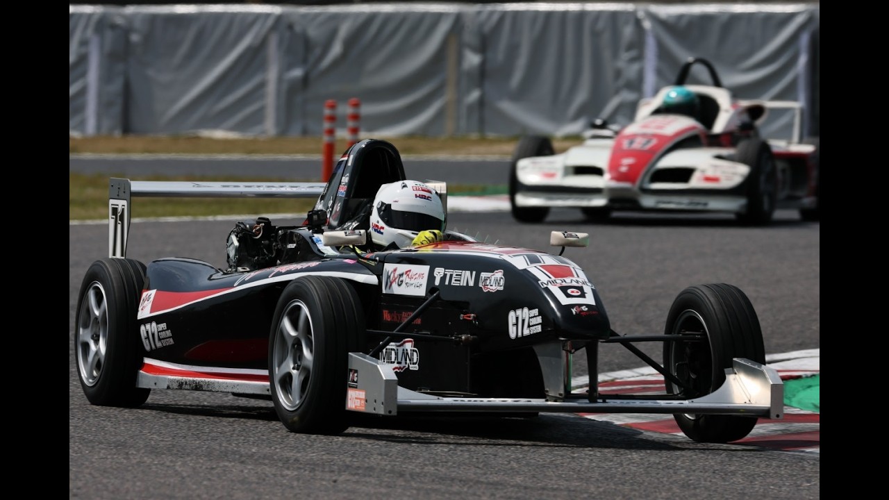 鈴鹿サーキットのバックストレートで、横から当てられた！