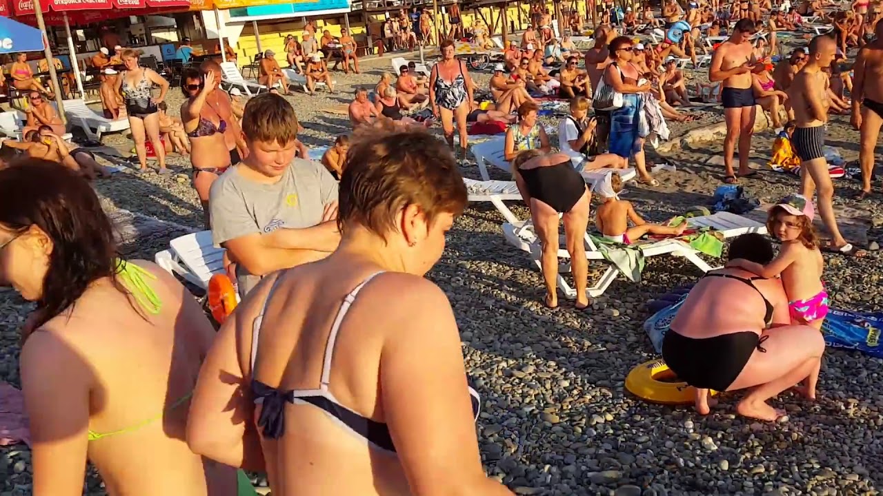 10 Fun Games To Play With Your Friends When You're Bored At The Beach Fun beach