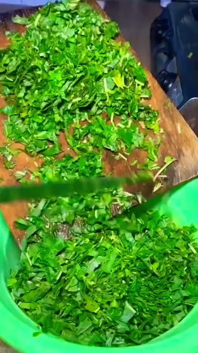 How i cook my Efor Riro(vegetable soup) with beef and dried catfish #foodies #cooking