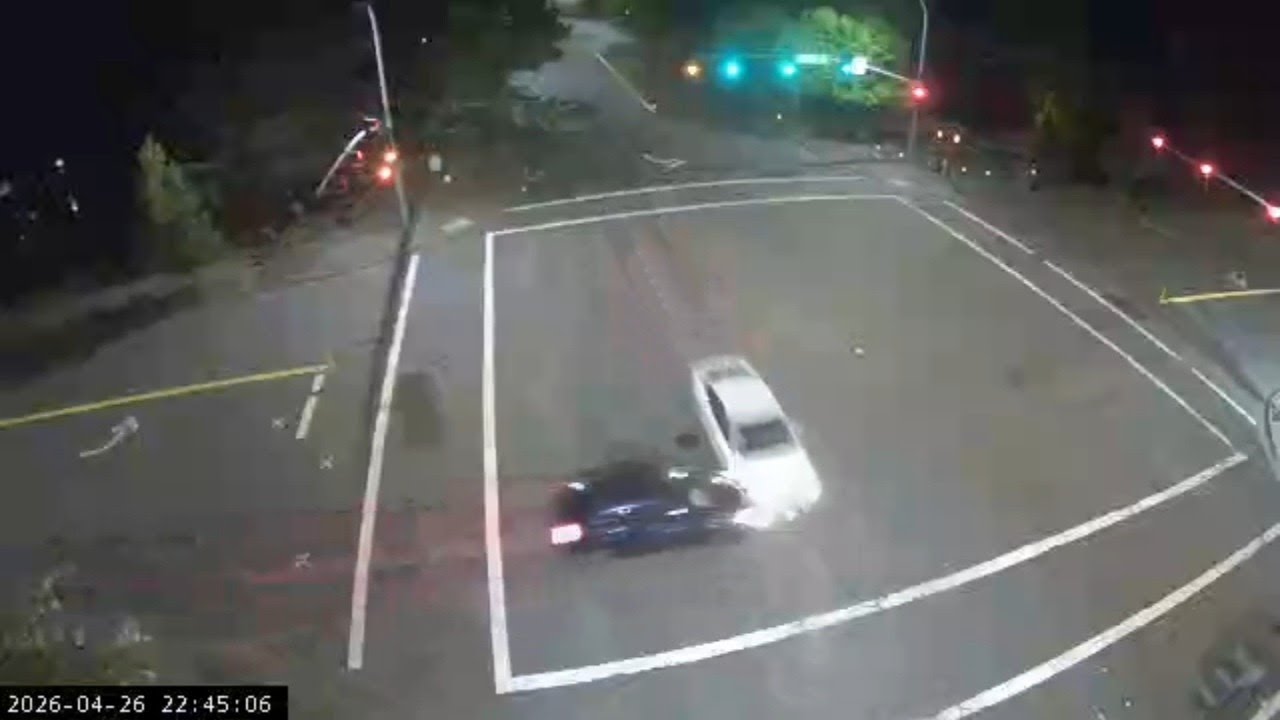 Seattle: Bad Driver Runs Red Light & L-Bones Innocent Driver In ...