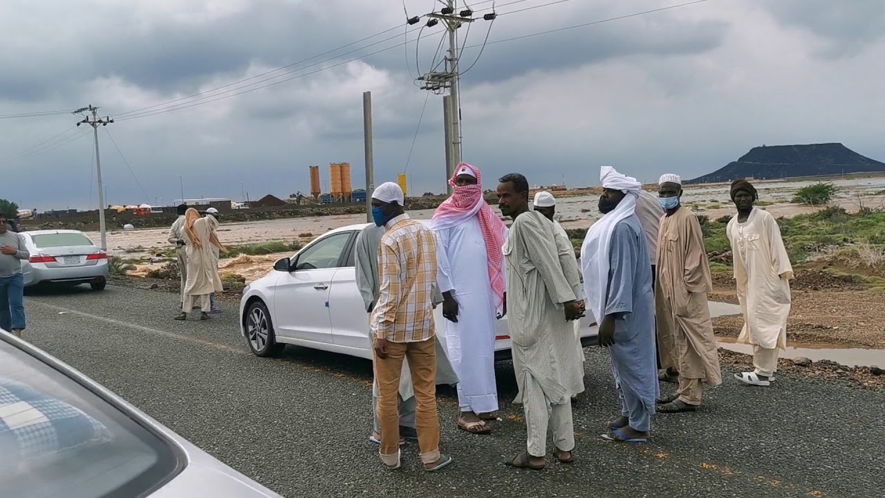 امطار مركز القحمة بعسير تقطع الطريق الدولي  الأحد ١٠ يناير  الفارسي الرحال