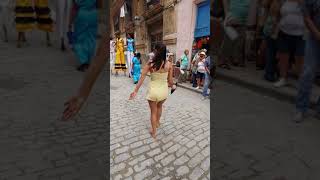 Bailando Samba en La Habana Vieja, Cuba- Dancing Samba in La Habana, Cuba