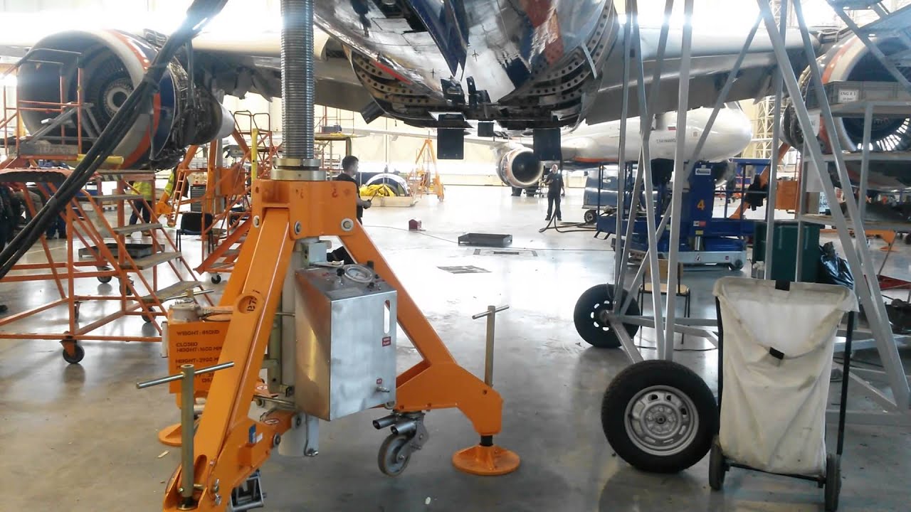 Airbus A319 Landing gear test - YouTube