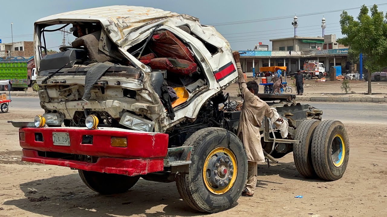Emergency Accident Hino Truck Cabin ‘ Chassis Repair || Complete Accident Truck Restoration