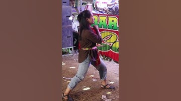 SI CANTIK NENG DIANA MENCUG JAIPONG LUAR BIASA LINCAHNYA. #ibingjaipong#ibingjaipong #shorts