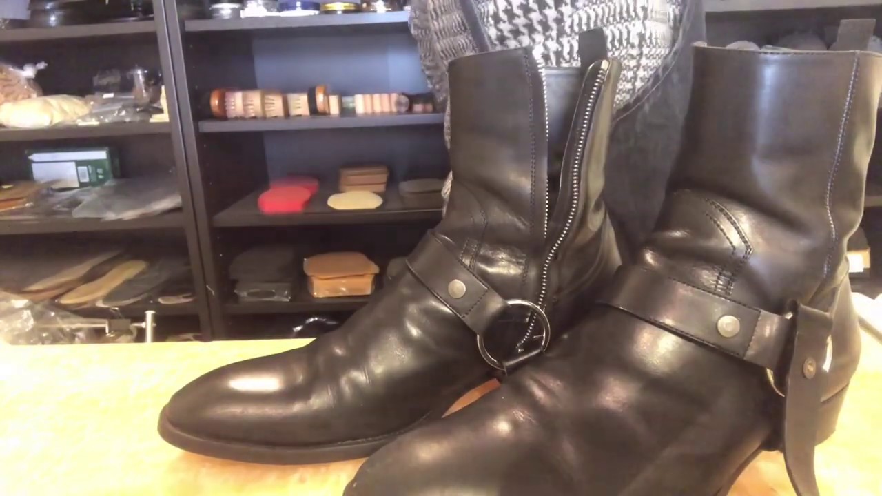 SAINT LAURENT サンローランのブーツをクリーニングしながら雑談しすぎ  
