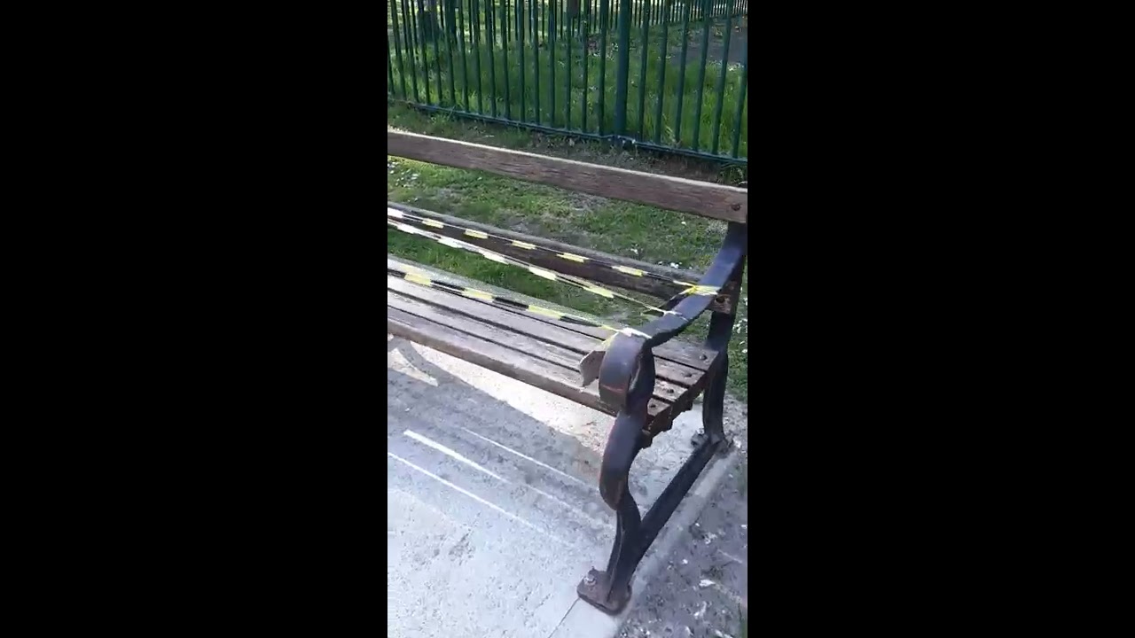 Notice - Covid-19 - Carron Lane Midhurst - Playground - Closed - Kórónavírus - Enskur Róló