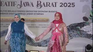 Fashion Show Dedi Mulyadi Dan Nyi Hiyang Di Acara Karya Kreatif Jawa Barat