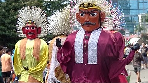 Dansa Ondel ondel - (performance on street ondel ondel Jakarta)
