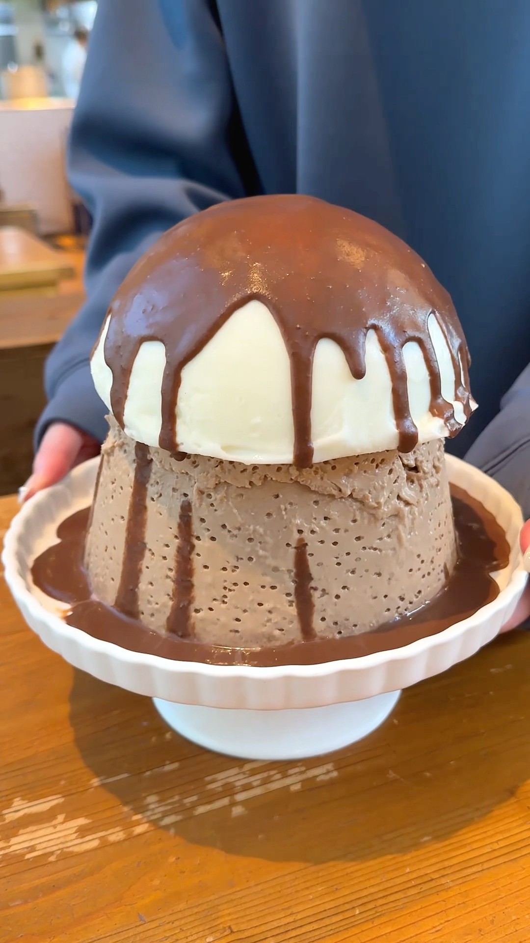 チョコ好きの夢が叶う！総重量2.5kgの超巨大プリン🍫 濃厚なベルギー