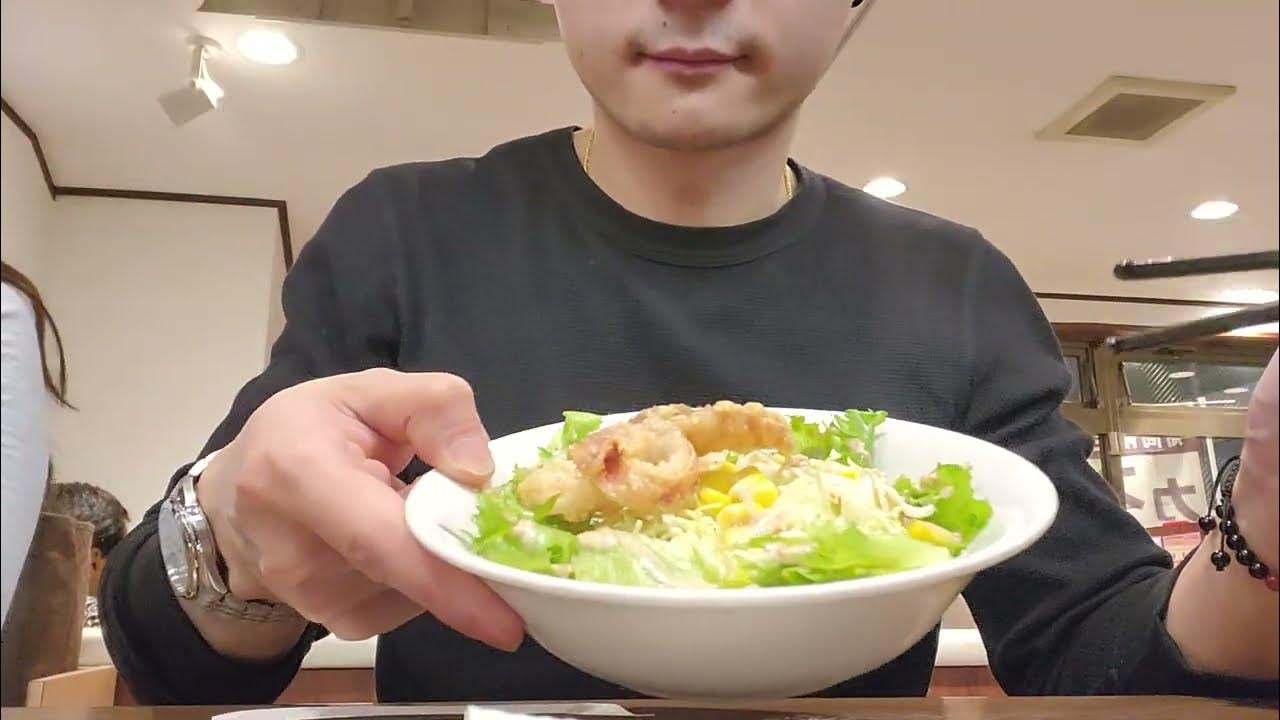 I am eating. Девочка ужинает. Ученицы без завтрака. Голодный нарисованный. Картинка девочка думает о еде.