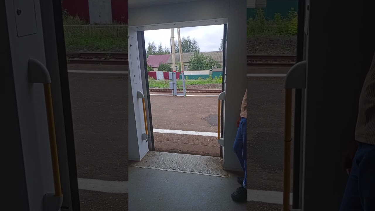 осторожно двери закрываются следующая станция новое перепечино(эд4м-0491)