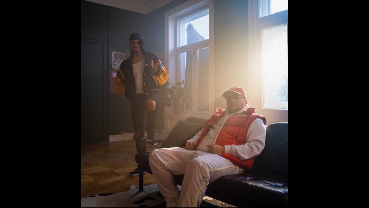 Watch Oscar Blesson - Er Du Dum? feat. Jonas Benyoub (Official Music Video) on YouTube Watch Oscar Blesson - Er Du Dum? feat. Jonas Benyoub (Official Music Video) on YouTube