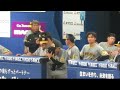 伊藤将司、うつむく浜地真澄に対して嬉しそうに話しかける