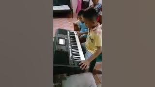 merinding melihat skill keyboard dan suara anak kecil ini menyanyikan lagu batak....