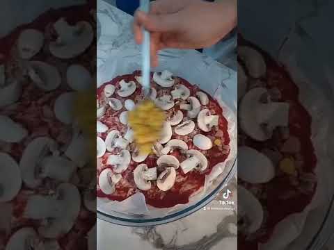 Klasik pizzalardan sıkılanlar için ton balıklı mantarlı pizza 🍕