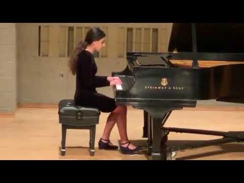 J.S. Bach, Prelude C-Major Played by Naomi Gelfer, Piano