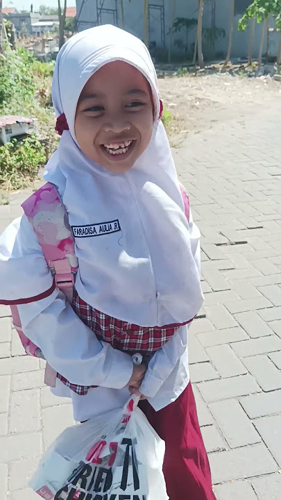 Kak Lea ketahuan BOLOS SEKOLAH🤔🤔 #surabaya #sdmuhammadiyah#kfc #kfcchicken#funny #prank #prankvideo