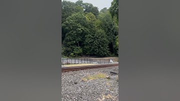 CSXT ES40DC gives horn salute