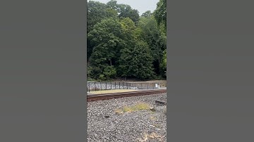 CSXT ES40DC gives horn salute