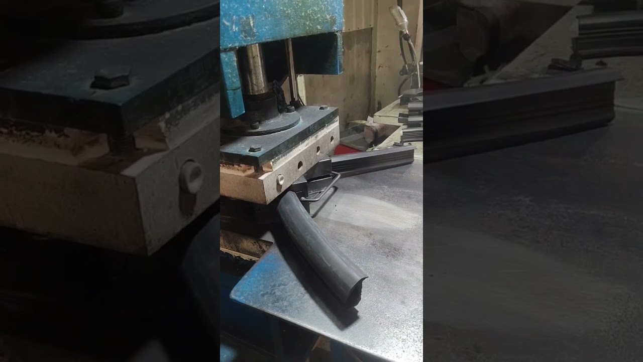 J type shipping container door gasket corner producing process