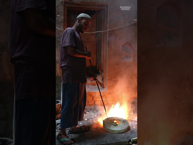 This master craftsman makes at least 600 scissors every day in hellish conditions. #india #metalwork