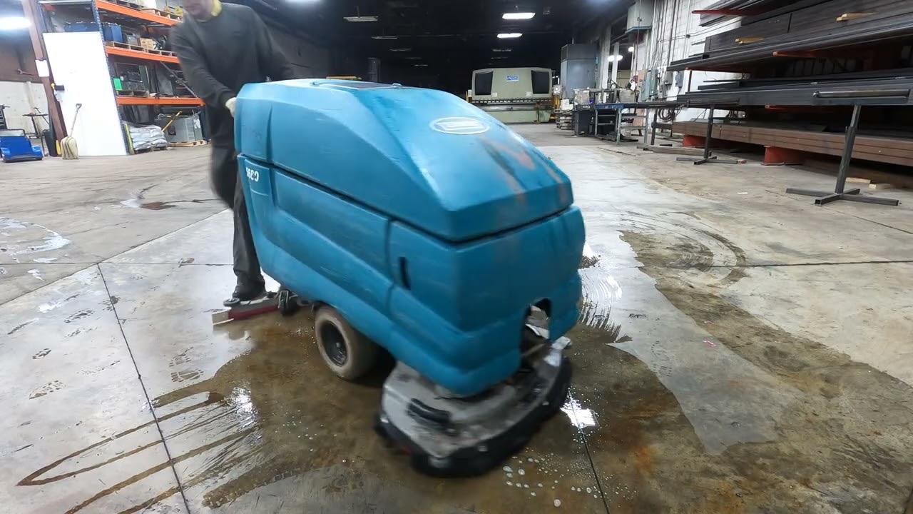 SKU 227663 Tennant 5680 36V 32" Walk Behind Floor Scrubber 30 Gallon 1739 Hours