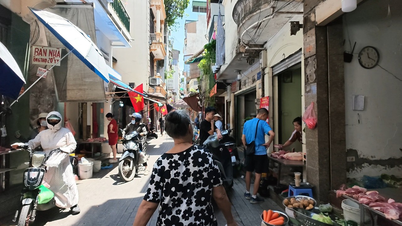 Strolling Through Hanoi: From Chả Cá Thăng Long to the Old Quarter – Video