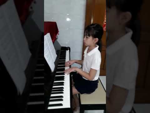 Video: Bisakah doris day bermain piano?
