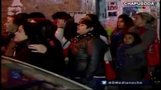 Gustavo Cerati - Fans cantandole en la puerta de la Clinica Alcla a 3 años del ACV 15-05-2013.