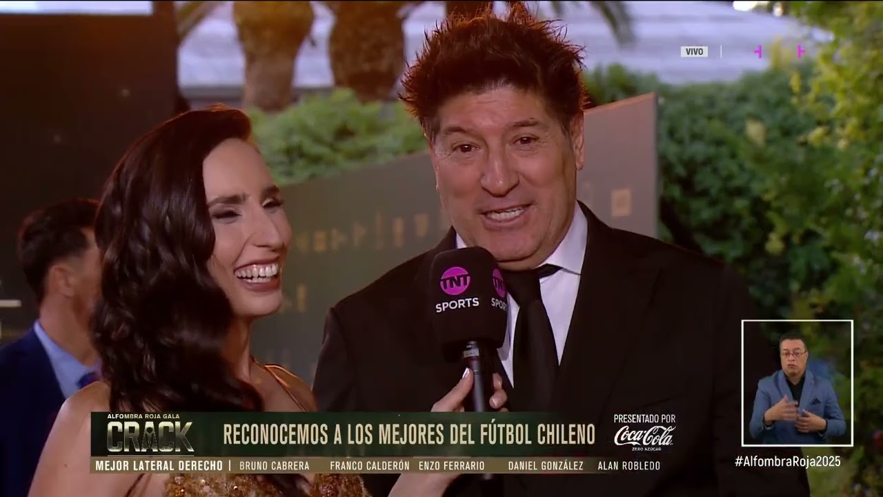 El épico crossover de Iván Zamorano y Fernando Zampedri - Gala Crack 2025 | TNT Sports