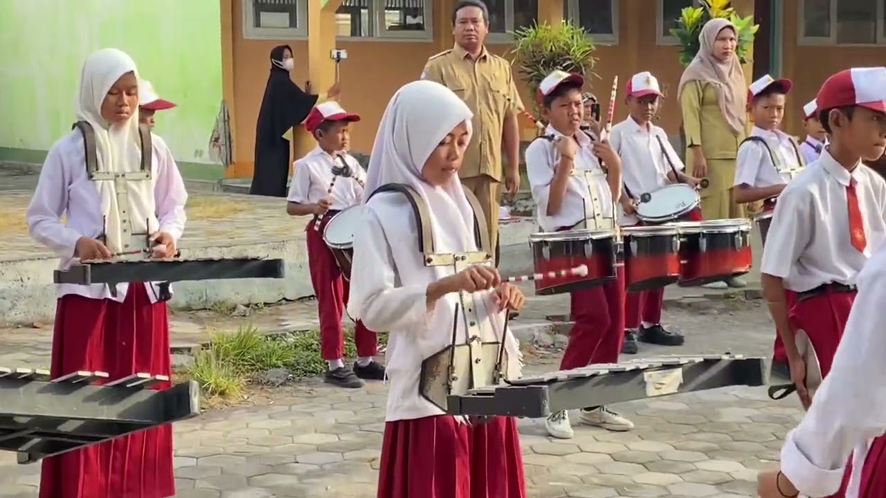 Upacara Bendera 17 Agustus 2022 yg ke 77 SDN 1 BANJARSARI labuhan haji