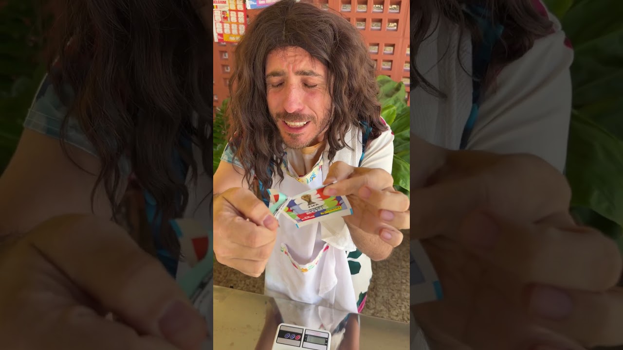 Quando você pesa os pacotinhos pra ver se acha uma figurinha rara kkkkkl vcs fazem isso tbm?