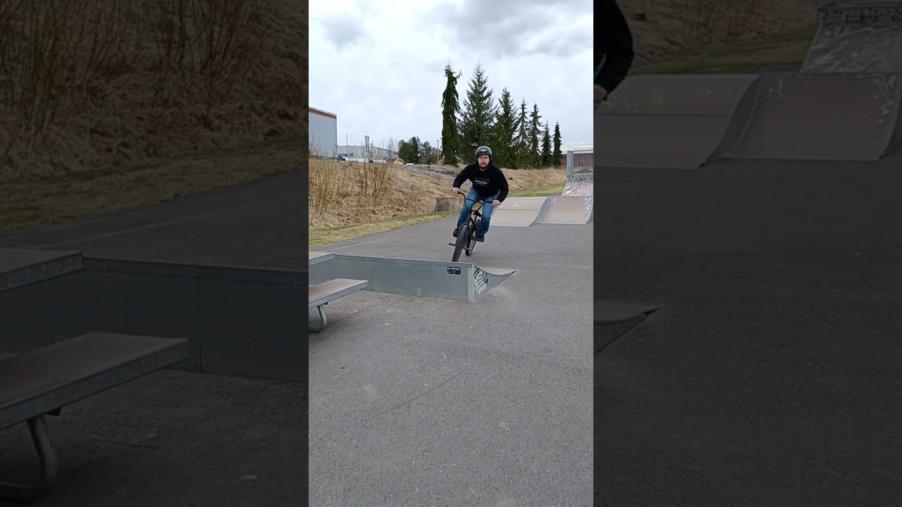 Bmx cruiser 24" at pumptrack 