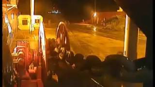 Massive oil rig anchor chain snaps