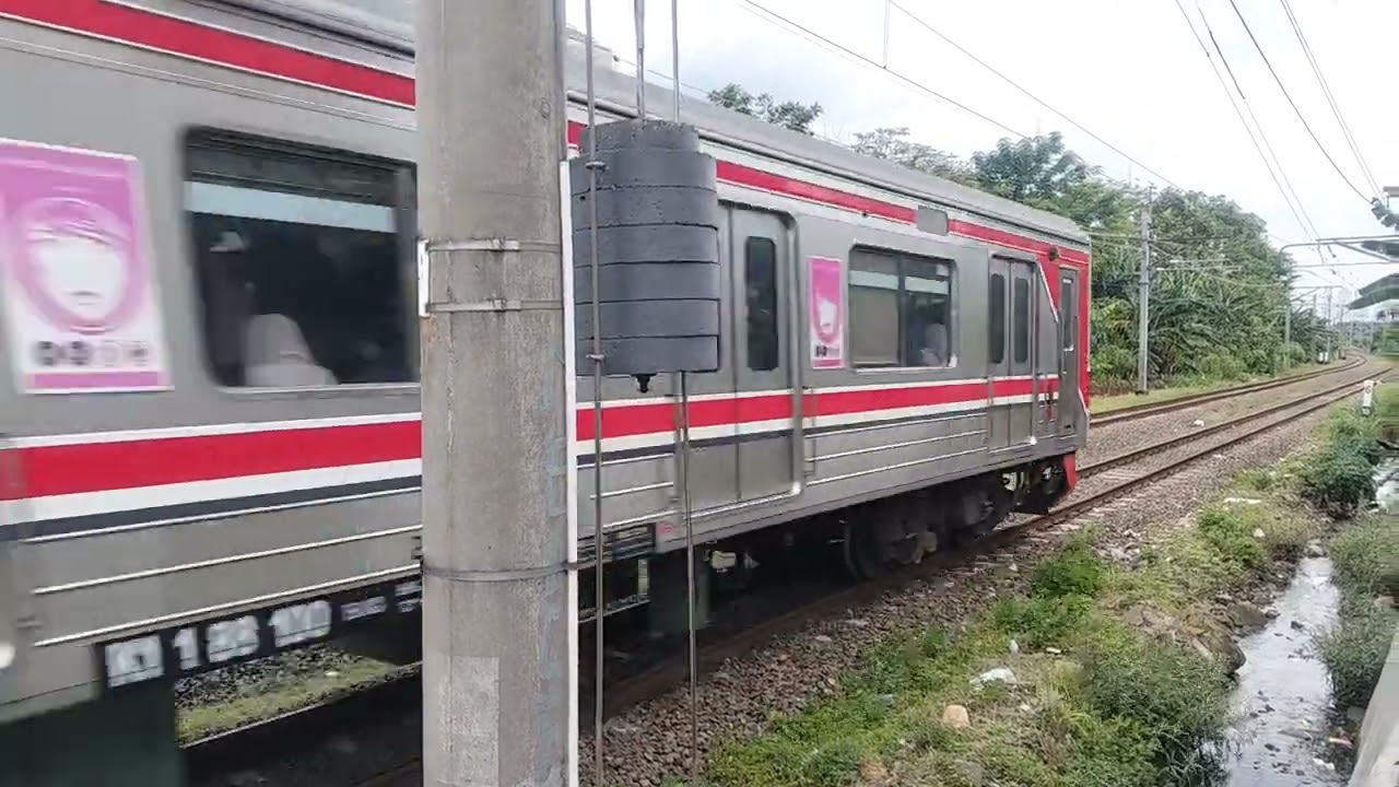 KRL JR205 69 Melintas 